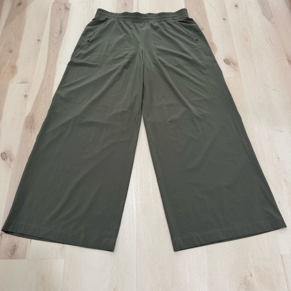 EUC Lululemon Swift Mid-Rise Wide-Leg Pant Army Green Women's 14 Athleisure - Picture 4 of 16